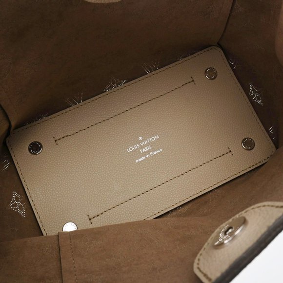 LOUIS VUITTON Monogram Mahina Hina PM Gale M54351 Women's Leather Handbag - Picture 10 of 12